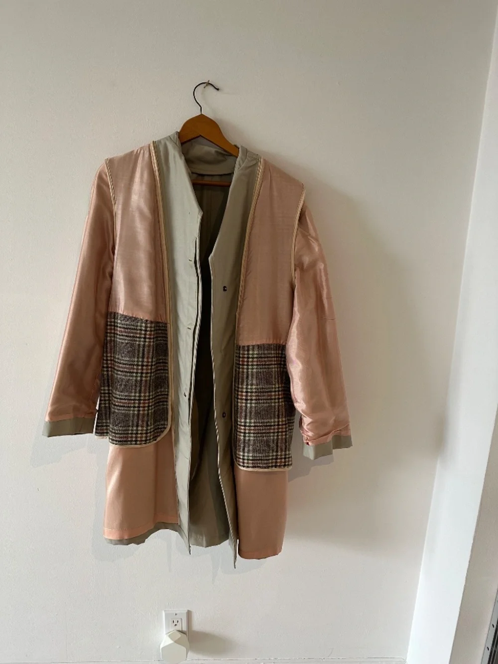 Vintage wool lined, water resistant trench coat - Picture 9 of 13